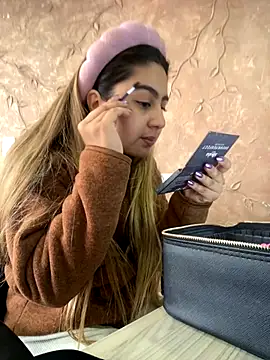 Miabonnett  online show from September 17, 2025, 12:07 pm