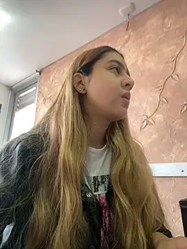 Miabonnett  online show from October 10, 2025, 12:04 pm