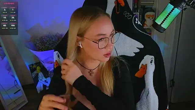 Emili1- online show from September 10, 2025, 4:18 pm