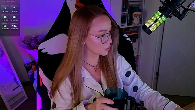 Emili1- online show from October 12, 2025, 11:42 am