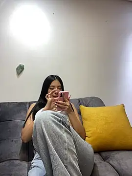 eva elifee online show from December 5, 2025, 1:25 am