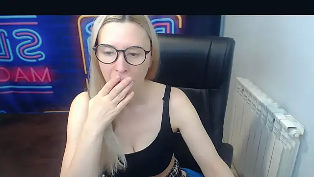 Snapshot of kerakiss877 chatting on January 6, 2025, 7:56 pm kerakiss877 online show from January 6, 2025, 7:56 pm