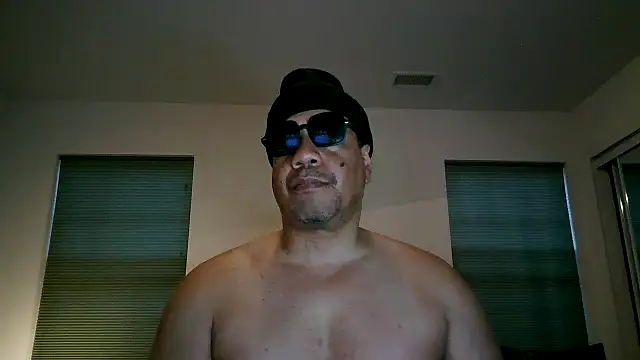Snapshot of pimpdaddy4ever chatting on March 4, 2025, 10:49 pm pimpdaddy4ever online show from March 4, 2025, 10:49 pm