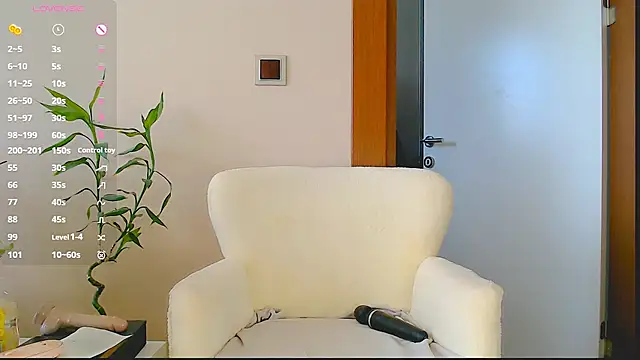   QUEEN    online show from October 16, 2025, 10:49 am