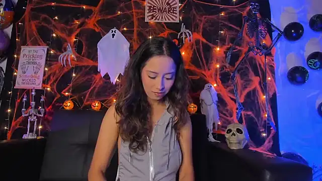 little-Emma online show from October 30, 2025, 11:16 pm