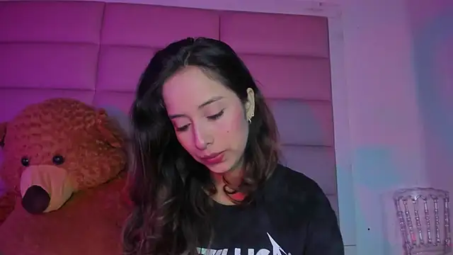 little-Emma online show from December 19, 2025, 3:24 am