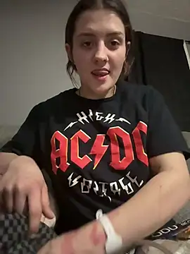 Snapshot of emilysue1 chatting on February 2, 2026, 7:07 am emilysue1 online show from February 2, 2026, 7:07 am