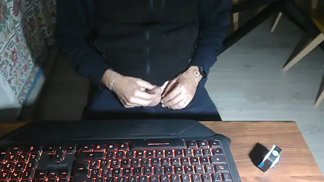 Adri gard online show from November 10, 2025, 9:36 pm