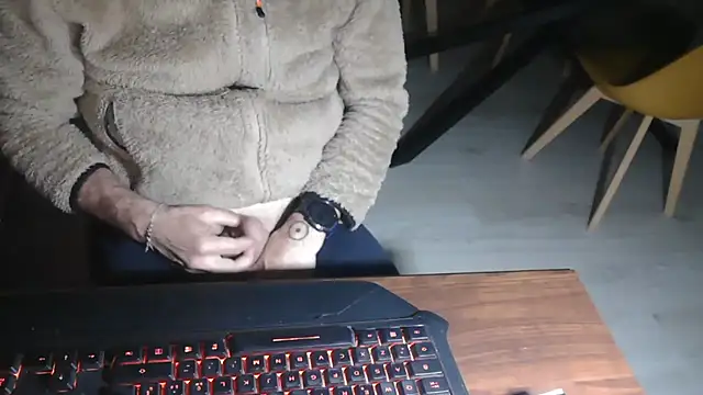 Adri gard online show from March 19, 2026, 9:41 pm