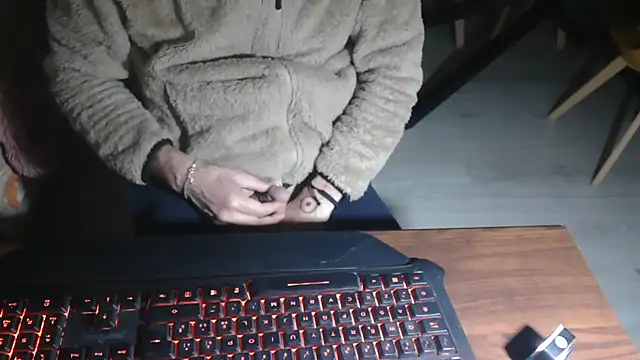 Adri gard online show from April 3, 2026, 8:29 pm