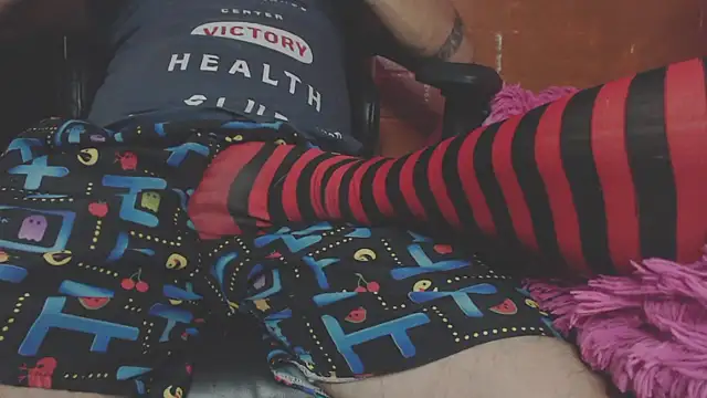 Snapshot of OldManAndGirlishLady chatting on January 4, 2025, 2:35 am OldManAndGirlishLady online show from January 4, 2025, 2:35 am