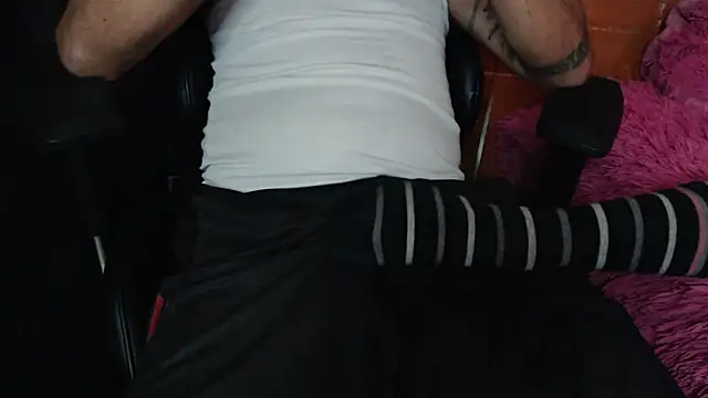 Snapshot of OldManAndGirlishLady chatting on February 15, 2025, 2:04 am OldManAndGirlishLady online show from February 15, 2025, 2:04 am