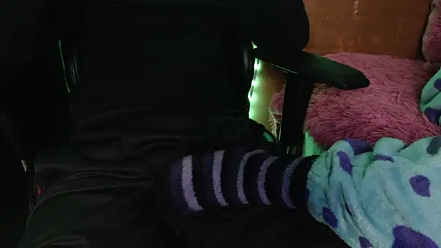 Snapshot of OldManAndGirlishLady chatting on February 19, 2025, 2:12 am OldManAndGirlishLady online show from February 19, 2025, 2:12 am