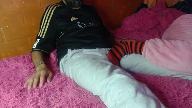 Snapshot of OldManAndGirlishLady chatting on March 13, 2025, 2:27 am OldManAndGirlishLady online show from March 13, 2025, 2:27 am