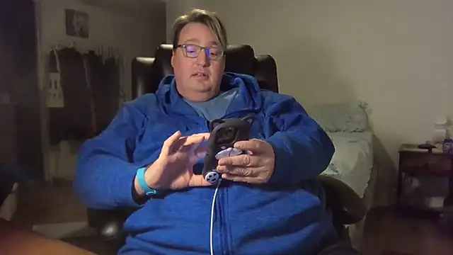 wvalentino online show from February 13, 2025, 4:54 am