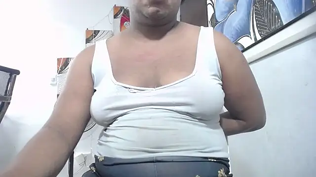 Snapshot of tsbigcock10incock chatting on May 27, 2026, 5:32 pm tsbigcock10incock online show from May 27, 2026, 5:32 pm