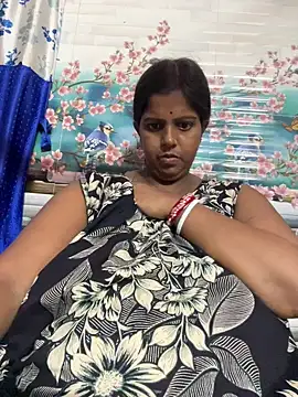 Snapshot of Beauty-queen chatting on April 21, 2026, 2:45 pm Beauty-queen online show from April 21, 2026, 2:45 pm