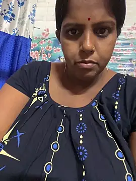 Snapshot of Beauty-queen chatting on April 27, 2026, 1:53 pm Beauty-queen online show from April 27, 2026, 1:53 pm
