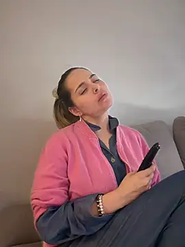 Alirawrz online show from October 4, 2025, 8:07 pm