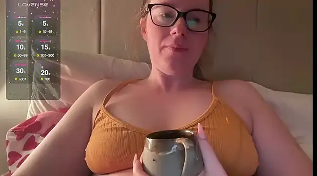 Snapshot of redheadrosie69 chatting on February 17, 2025, 6:31 am redheadrosie69 online show from February 17, 2025, 6:31 am
