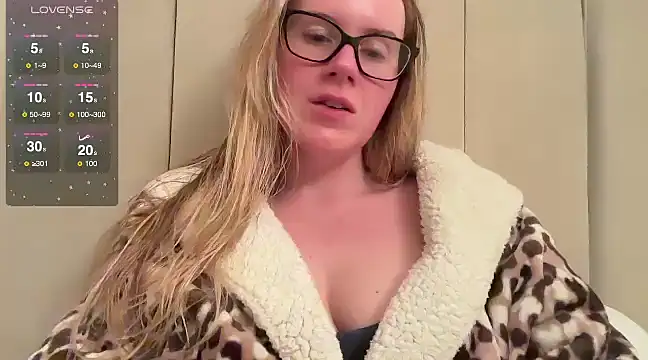 Snapshot of redheadrosie69 chatting on February 17, 2025, 6:59 pm redheadrosie69 online show from February 17, 2025, 6:59 pm