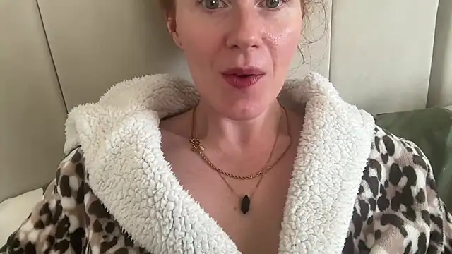 Snapshot of redheadrosie69 chatting on September 25, 2025, 9:02 am redheadrosie69 online show from September 25, 2025, 9:02 am
