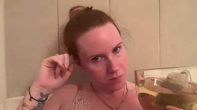 redheadrosie69 online show from September 29, 2025, 6:57 pm