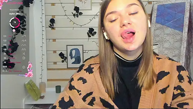 Snapshot of Josephine_Kiss chatting on October 31, 2025, 9:21 am Josephine Kiss online show from October 31, 2025, 9:21 am