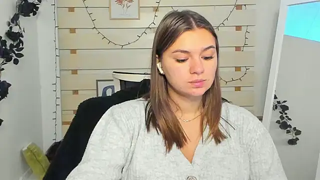 Snapshot of Josephine_Kiss chatting on November 12, 2025, 12:49 pm Josephine Kiss online show from November 12, 2025, 12:49 pm