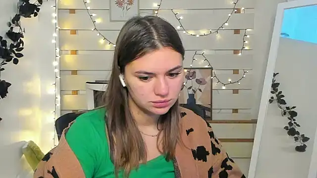 Snapshot of Josephine_Kiss chatting on November 15, 2025, 1:29 pm Josephine Kiss online show from November 15, 2025, 1:29 pm