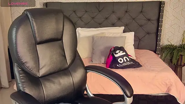 Snapshot of sussy__stone chatting on December 21, 2024, 6:34 pm sussy stone online show from December 21, 2024, 6:34 pm