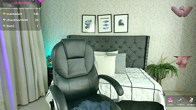 Snapshot of sussy__stone chatting on December 23, 2024, 4:17 pm sussy stone online show from December 23, 2024, 4:17 pm