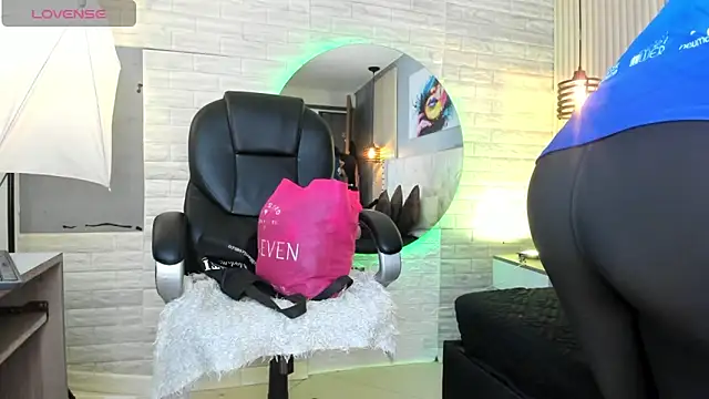 Snapshot of sussy__stone chatting on April 23, 2026, 12:15 pm sussy stone online show from April 23, 2026, 12:15 pm