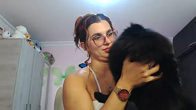 Snapshot of caroline_jonson chatting on November 16, 2025, 9:20 pm caroline jonson online show from November 16, 2025, 9:20 pm