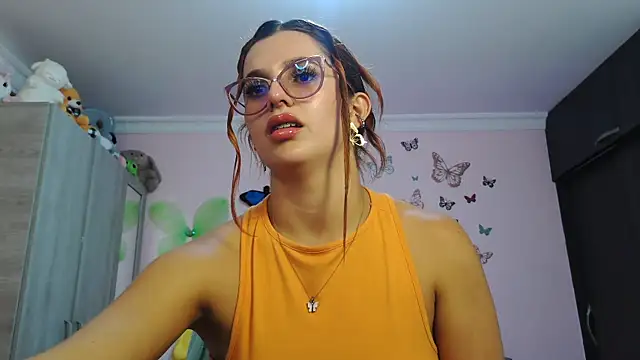 Snapshot of caroline_jonson chatting on November 18, 2025, 7:29 pm caroline jonson online show from November 18, 2025, 7:29 pm