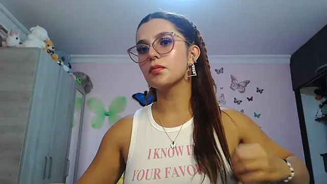 Snapshot of caroline_jonson chatting on November 27, 2025, 10:01 pm caroline jonson online show from November 27, 2025, 10:01 pm