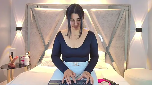 Danna 777  online show from September 11, 2025, 9:37 pm