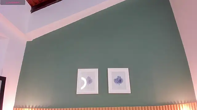  anavictoria  online show from October 28, 2025, 6:32 pm