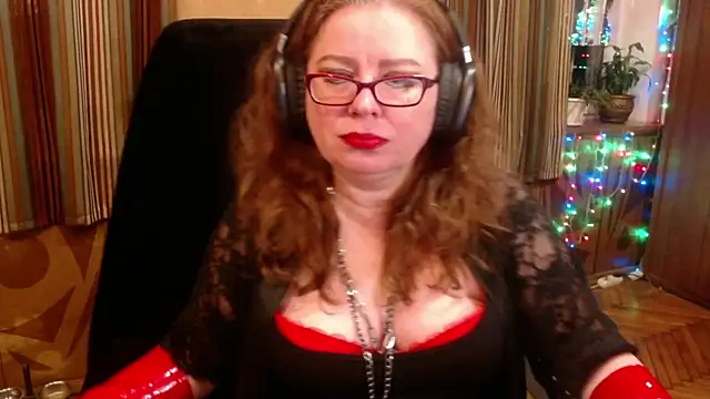 Snapshot of Miss_Tress chatting on October 13, 2025, 11:27 pm Miss Tress online show from October 13, 2025, 11:27 pm