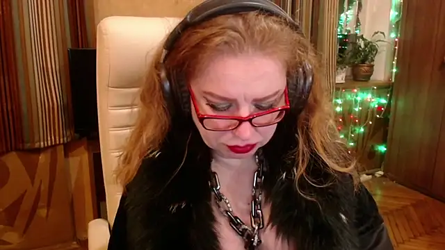 Snapshot of Miss_Tress chatting on November 2, 2025, 11:51 pm Miss Tress online show from November 2, 2025, 11:51 pm