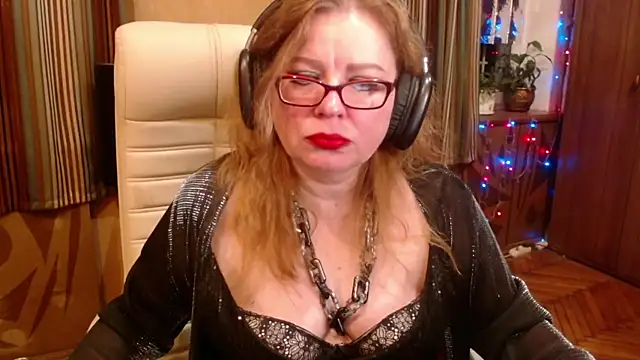 Snapshot of Miss_Tress chatting on November 15, 2025, 11:21 pm Miss Tress online show from November 15, 2025, 11:21 pm