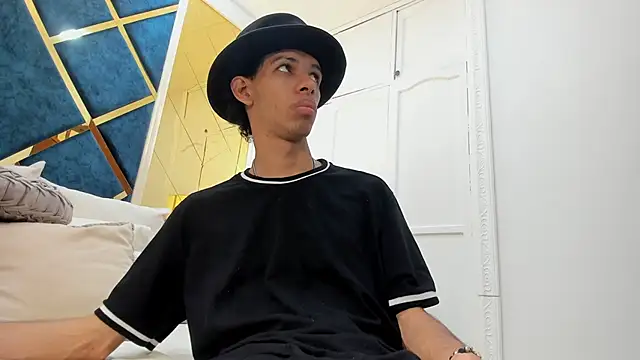 Snapshot of TomyMosterCock chatting on April 7, 2026, 10:09 pm TomyMosterCock online show from April 7, 2026, 10:09 pm