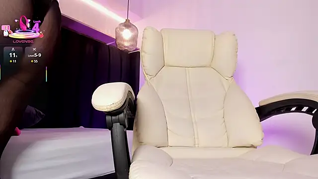 AllisonRoberts  online show from October 9, 2025, 7:56 pm