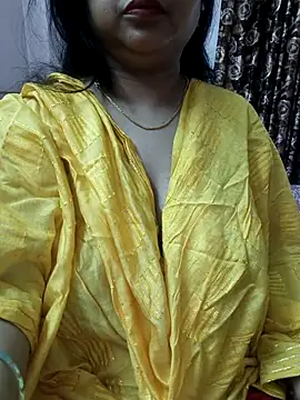 cuteyqueen online show from October 6, 2025, 10:23 am