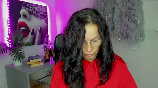 HelenLuxx online show from October 16, 2025, 5:41 am