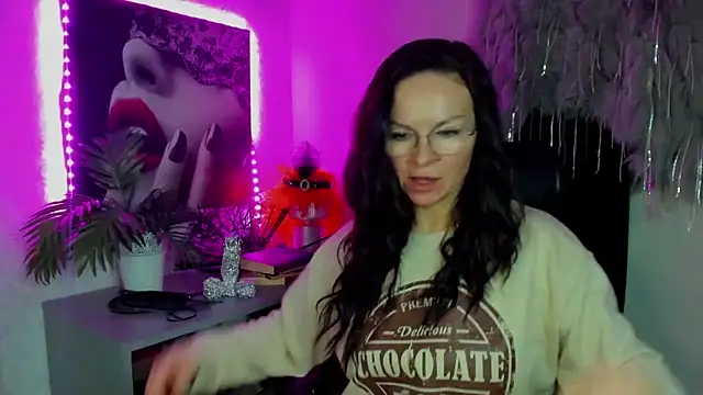 HelenLuxx online show from February 21, 2026, 7:20 am