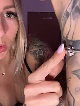 X JamieLove X online show from October 4, 2025, 5:11 pm