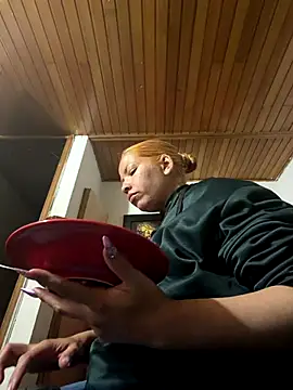 Snapshot of THEBOSSLARA chatting on December 19, 2025, 11:23 pm THEBOSSLARA online show from December 19, 2025, 11:23 pm