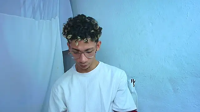 Snapshot of mateodeamjo chatting on April 23, 2026, 1:02 pm mateodeamjo online show from April 23, 2026, 1:02 pm