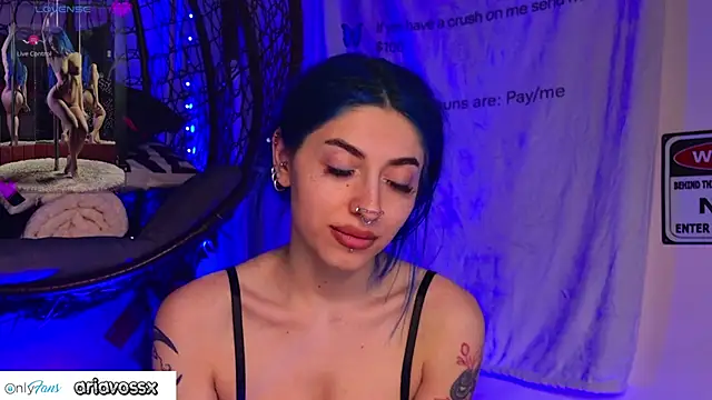 AriaVoss online show from April 14, 2026, 9:10 pm